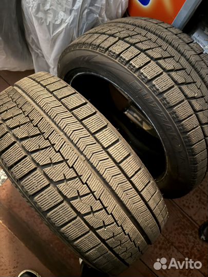 Bridgestone Blizzak VRX 225/45 R17