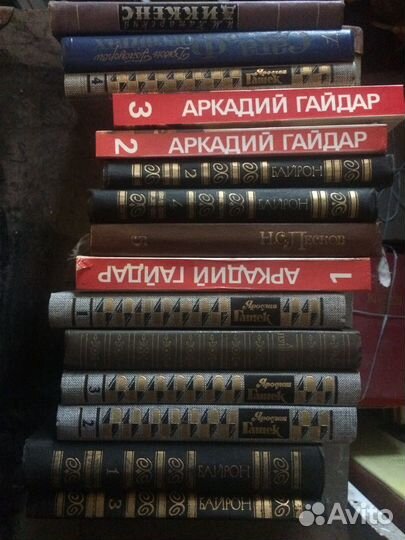 Книги - десяток стопок