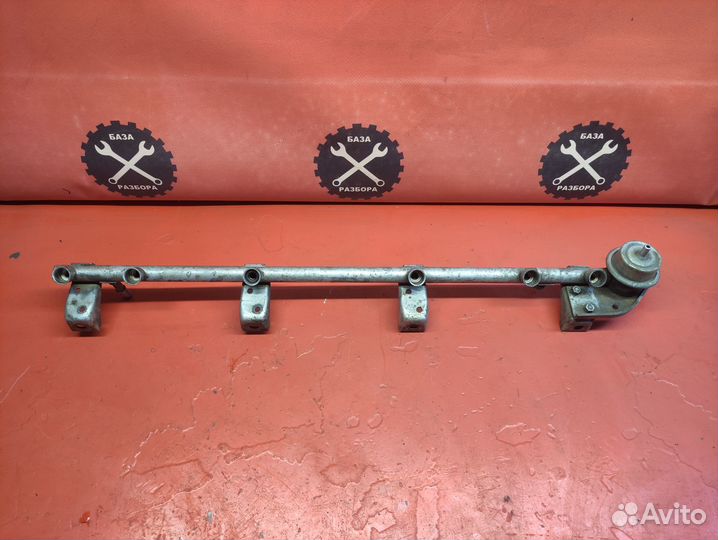 Топливная рампа Jeep Cherokee XJ 4.0 Renix