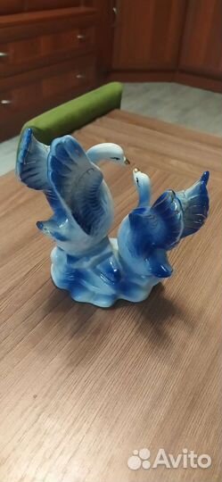 Статуэтка лебеди