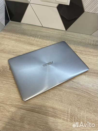 Asus zenbook i7/IPS 13,3/8gb/256/1.2кг ux330c