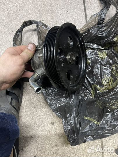 Насос гура с Крайслер мотора