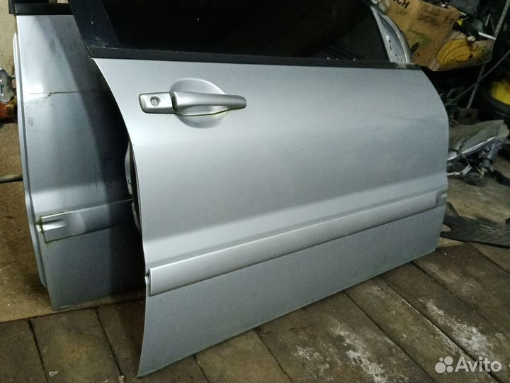 Правая передняя дверь mitsubishi lancer 9