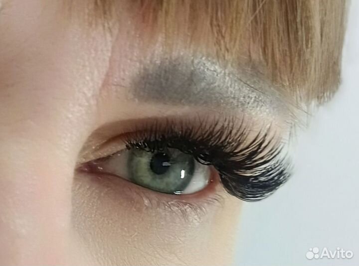 Наращивание ресниц, оформление бровей