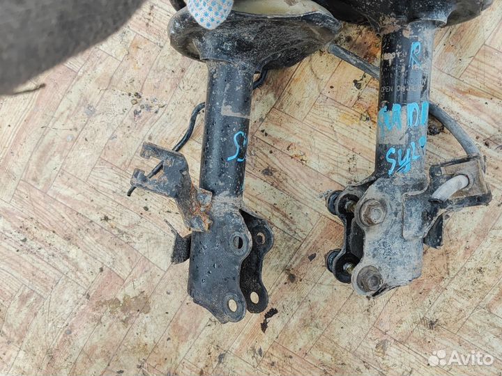 Переднии стойки nissan