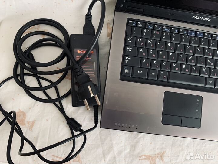 Ноутбук Samsung Q70
