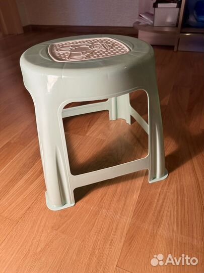 Табуретка платиковая