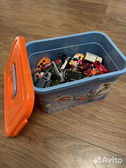 Контейнер с машинками
