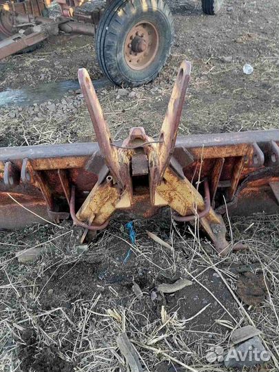 Лесной нож толкатель