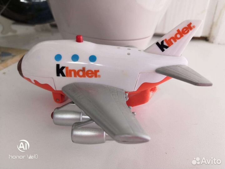 Самолёт коллекционный Kinder