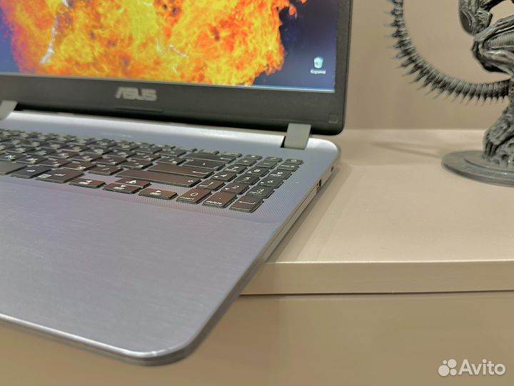 Asus i3 8gen/16gb/mx130/ssd+1tb/Full HD