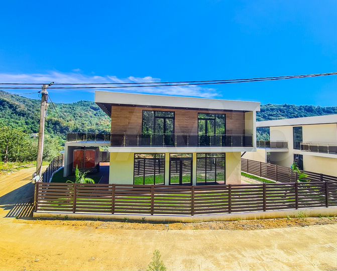 Коттедж 240 м² на участке 4 сот.