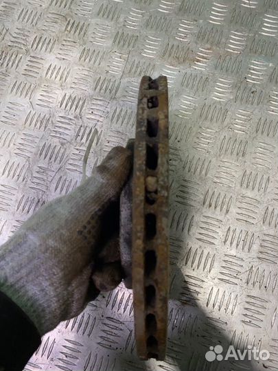 Тормозной диск передний Skoda Fabia