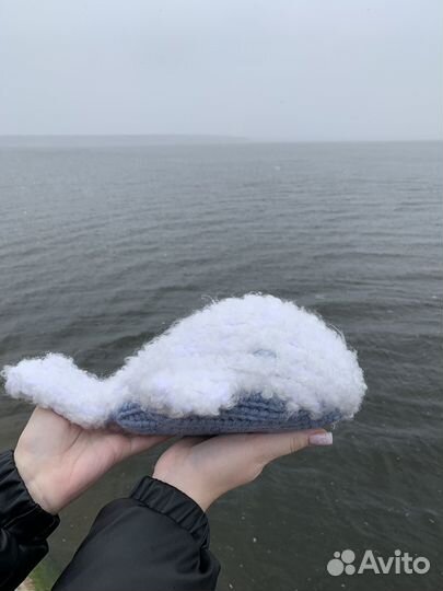 Вязаный кит ручной работы