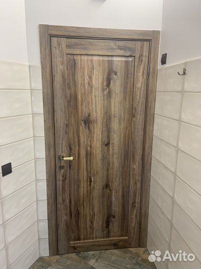 Дверь с ручкой