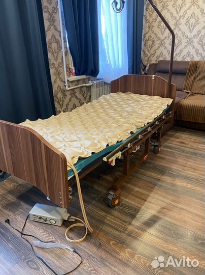 Кровать для лежачих больных с электроприводом