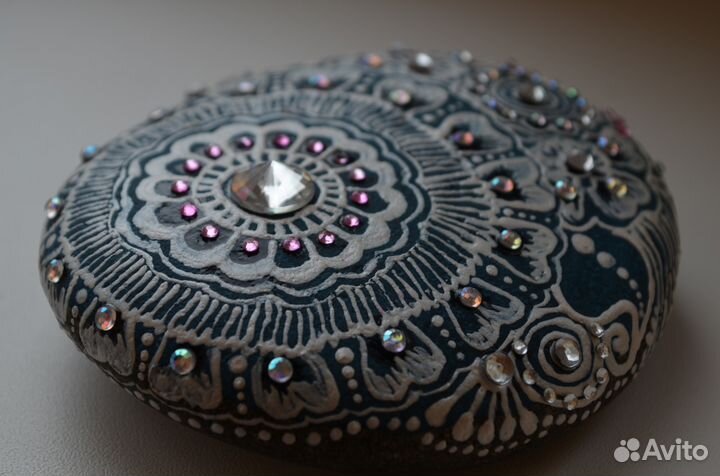 Камень роспись