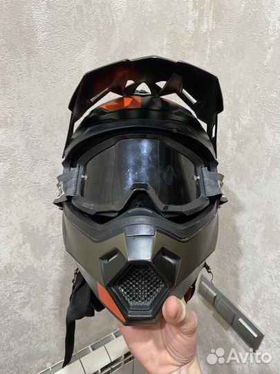 Шлем на мотоцикл