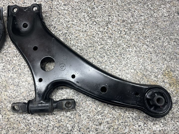 Передние нижние рычаги Lexus RX lll