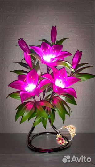 Настольный светильник цветы