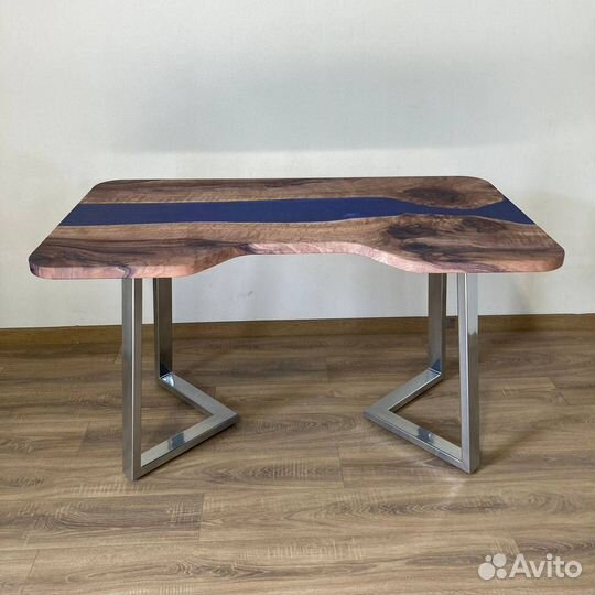 Компьютерный стол 'Horrible Concern'