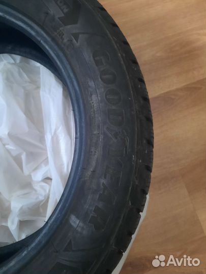 Goodyear UltraGrip Ice 225/60 R18 104