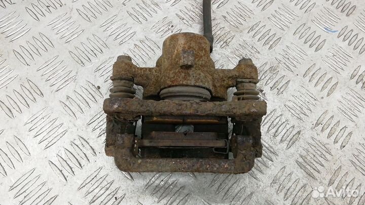 Суппорт задний левый Toyota Corolla