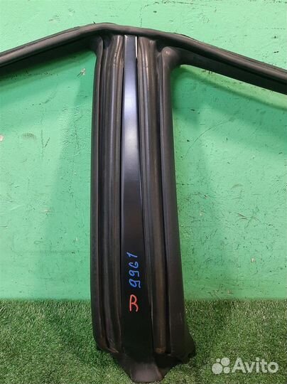 Уплотнитель двери Subaru Forester SG/S11 2003