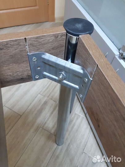 Стол обеденный