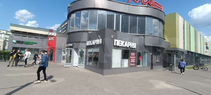 40 м² в ТЦ и 16м2 на фасаде ТЦ