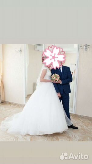 Свадебное платье со шлейфом