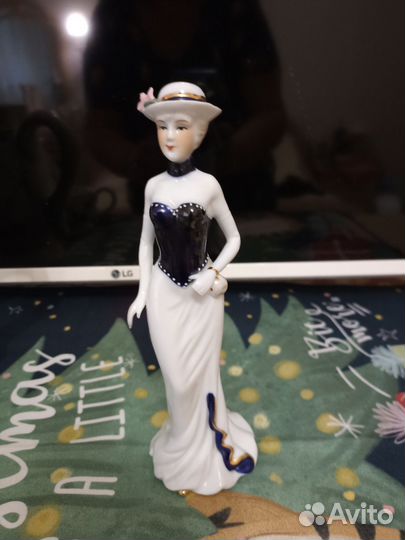 Статуэтка фарфор