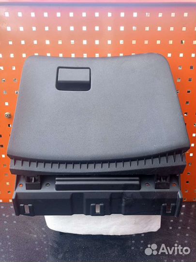 Бардачок Ниссан Жук