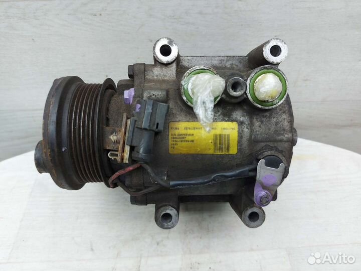 Компрессор кондиционера Jaguar YR8H-19D629-AB