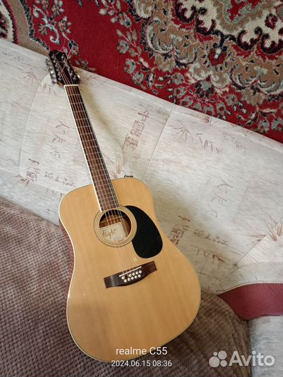 Акустическая гитара