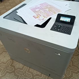 Цветной лазерный принтер HP M553