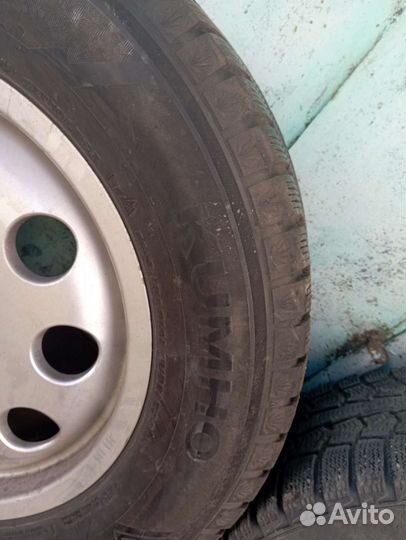 Kumho WinterCraft Ice WI61 15.00/65 R15