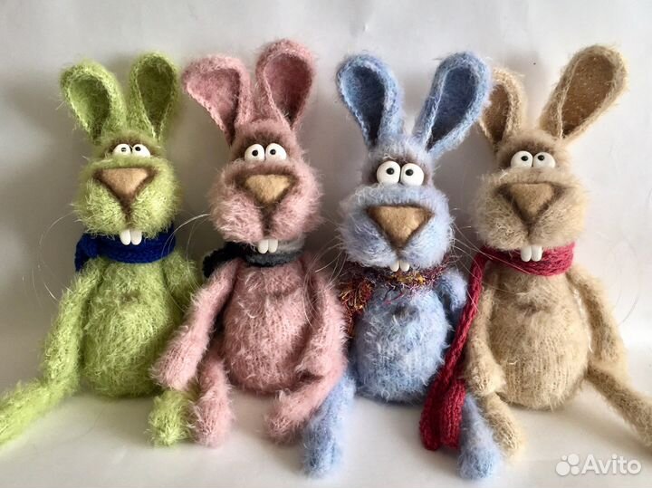 Заяц (кролик) вязаный ручной работы