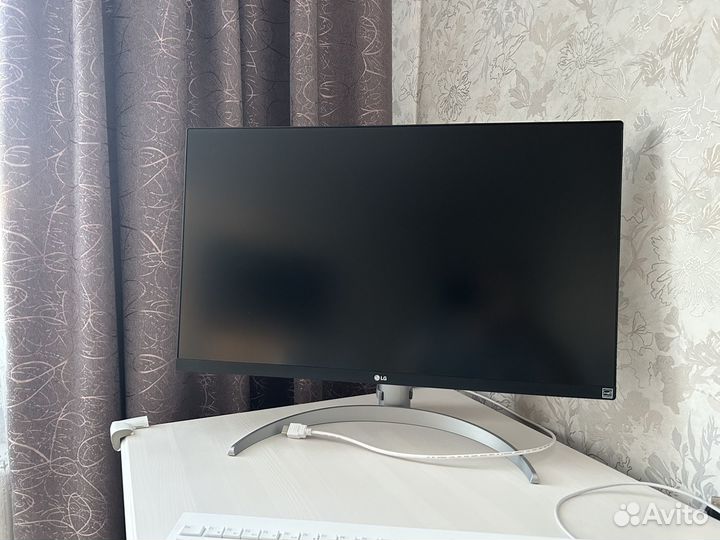 Монитор LG 27 дюймов 27UP650-W