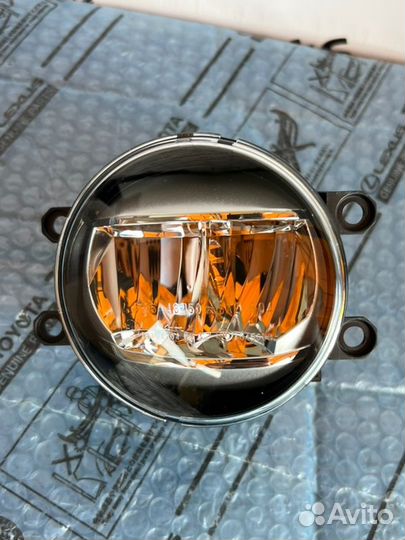 Противотуманная фара правая Lexus Toyota