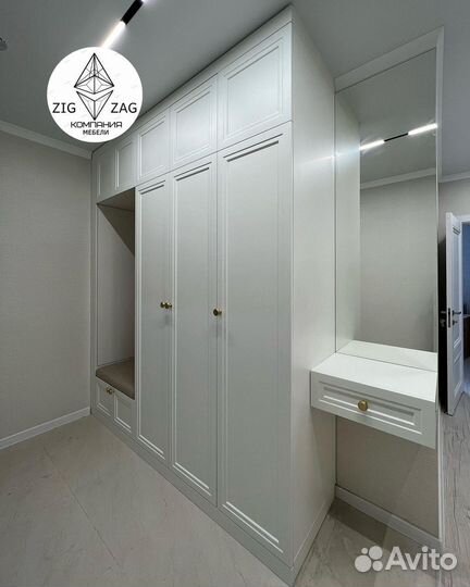 Прихожая с мягким местом на заказ