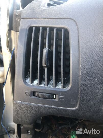 Дефлектор воздуха левый Hyundai Grand Starex