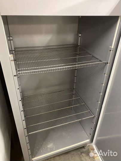 Холодильный шкаф carboma