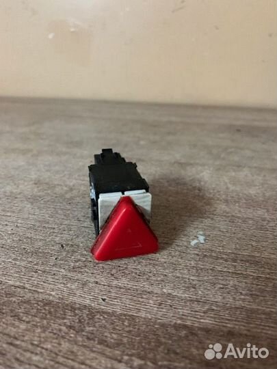 Кнопка аварийки Fabia