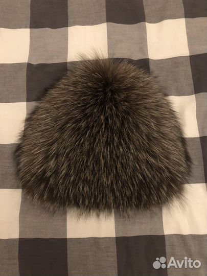 Женские меховые шапки