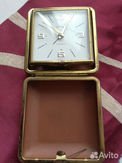 Часы механические в футляре