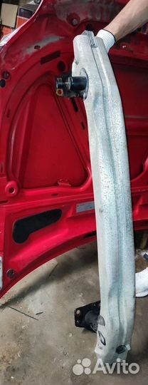 Усилитель бампера Audi A4 B7