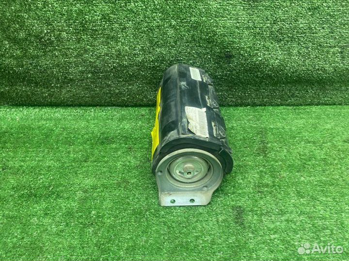 Подушка безопасности в торпедо Mercedes-Benz E