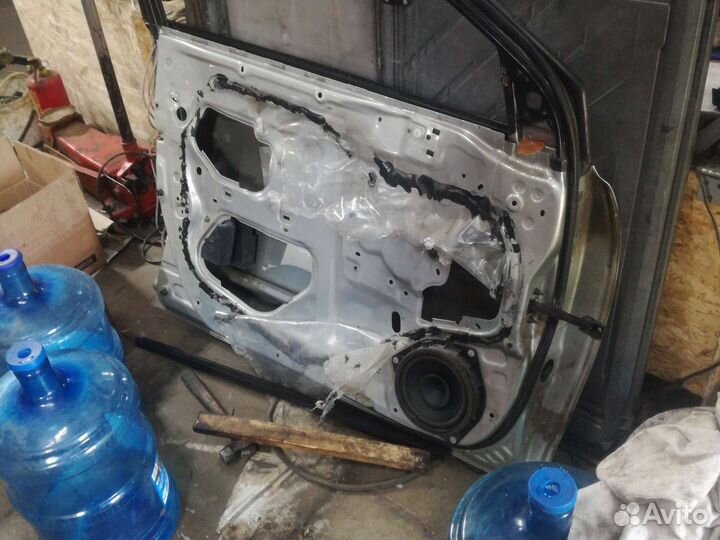 Дверь toyota avensis