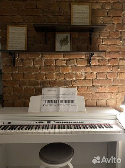 Репетитор по игре на фортепиано